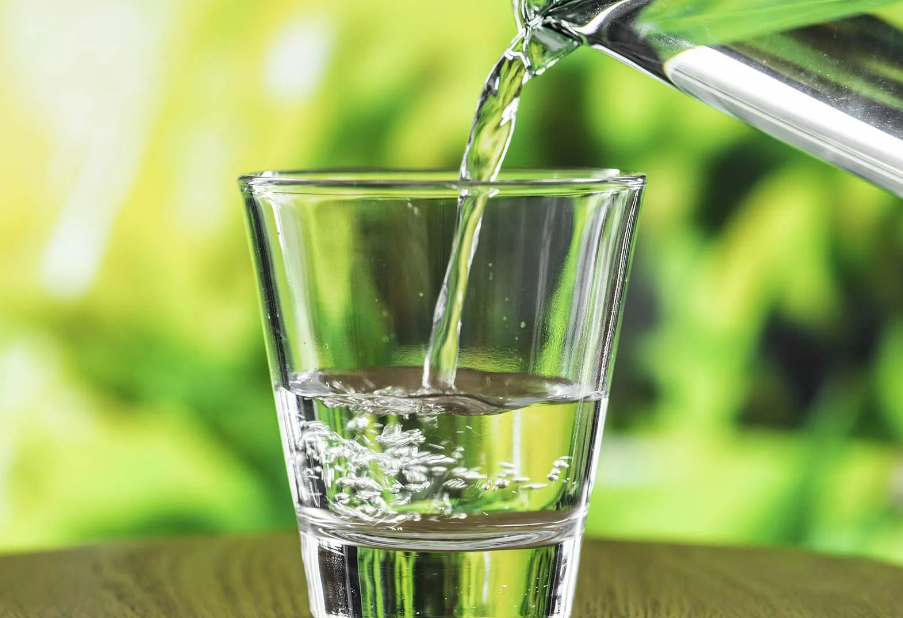 Does Drinking Water Alleviate Dry Skin?